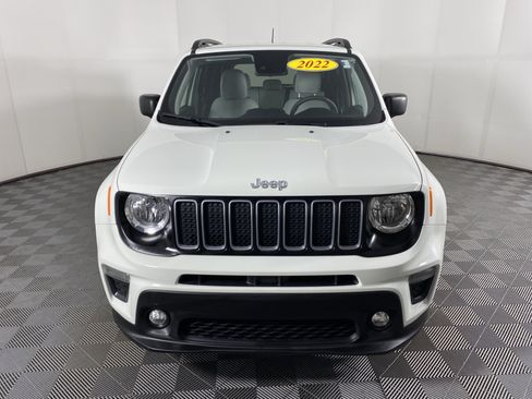 Used 2022 Jeep Renegade Latitude AWD/4WD image 12