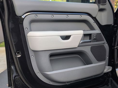 New 2026 Land Rover Defender 130 X-Dynamic SE image 14