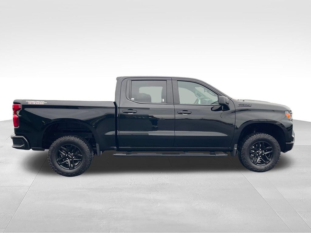 Used 2026 Chevrolet Silverado 1500 Custom Trail Boss w/ LPO, Dark Essentials Package AWD/4WD image 6