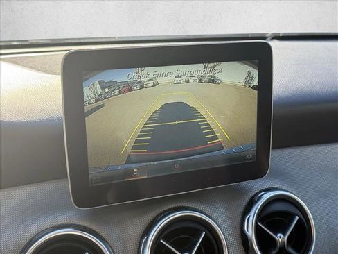 Used 2018 Mercedes-Benz GLA 250 image 12