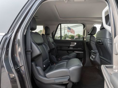 Used 2025 Ford Expedition Max Platinum w/ Driver's Package AWD/4WD image 44