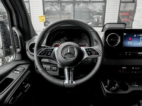 Used 2025 Mercedes-Benz Sprinter 2500 image 20