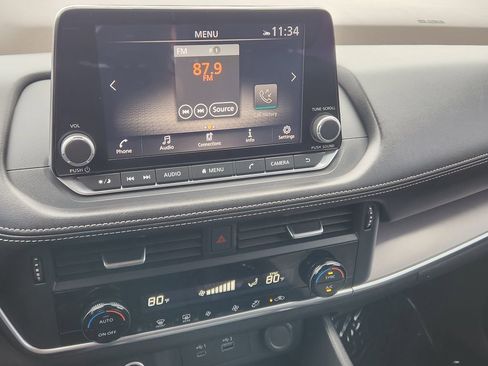 Used 2023 Nissan Rogue SV image 20