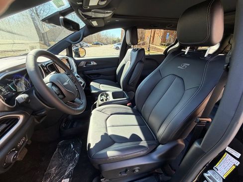 New 2026 Chrysler Pacifica Select w/ S Appearance Package FWD image 16
