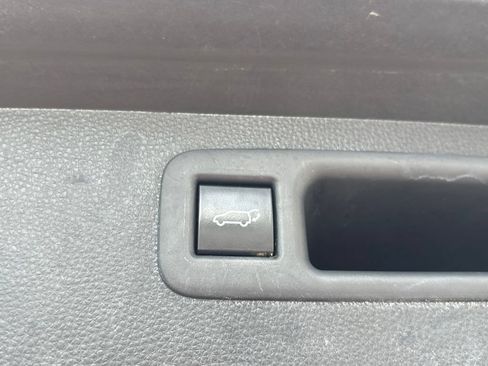 Used 2022 Toyota Highlander XSE FWD image 33