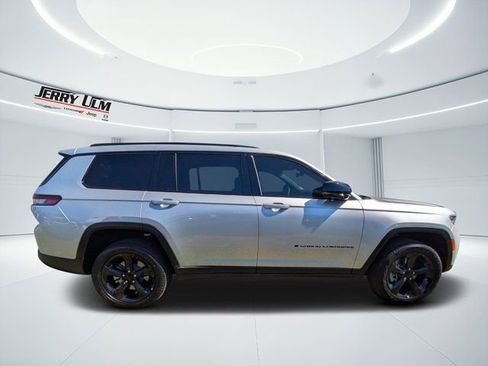 New 2025 Jeep Grand Cherokee L Limited w/ Black Appearance Package image 2