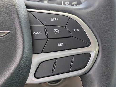 Used 2022 Chrysler Voyager LX image 22