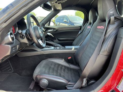 Used 2019 FIAT 124 Spider Abarth w/ Convenience Group RWD image 5