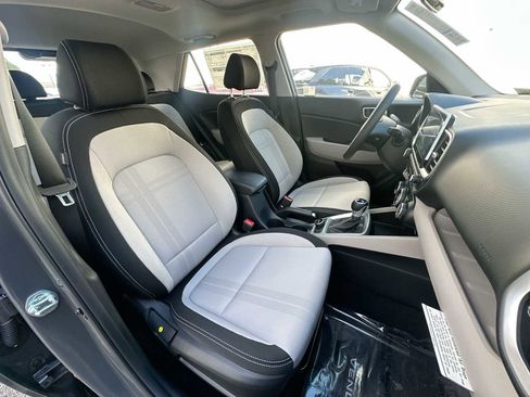 New 2025 Hyundai Venue SEL image 25