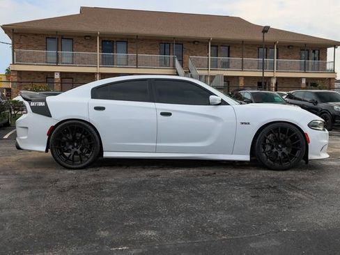 Used 2017 Dodge Charger R/T image 15