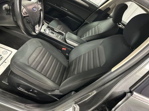 Used 2019 Ford Fusion SE image 11