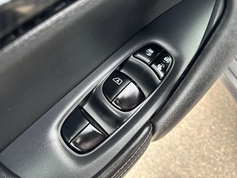 Used 2018 Nissan Rogue SL AWD/4WD image 11