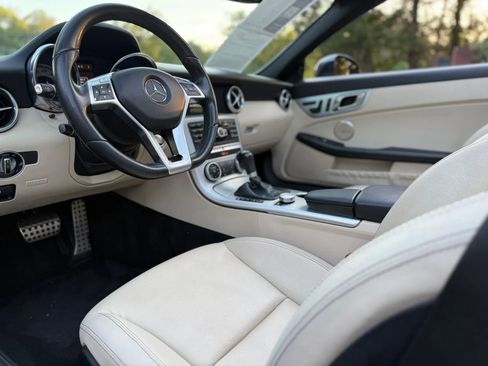 Used 2015 Mercedes-Benz SLK 250 image 38