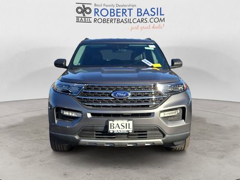 Used 2022 Ford Explorer XLT w/ Equipment Group 202A image 8