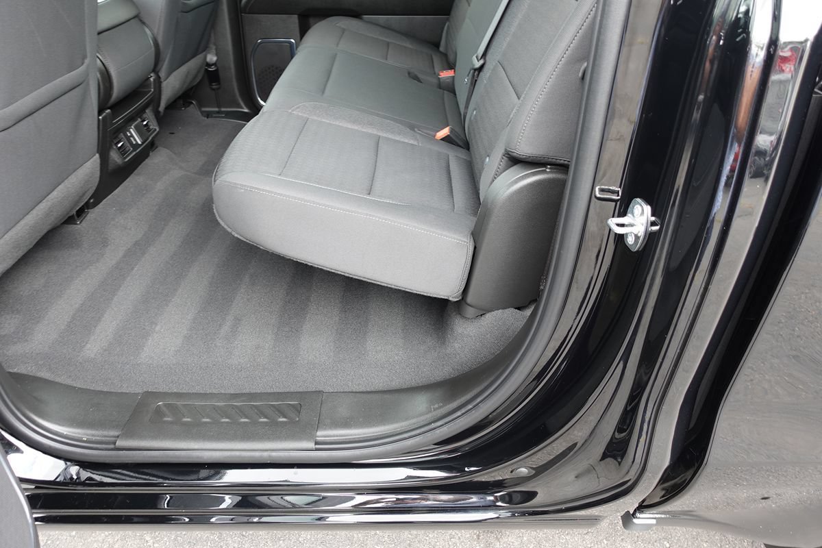 Used 2024 Chevrolet Silverado 1500 LT AWD/4WD image 22