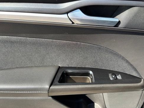 Used 2016 Ford Fusion SE FWD image 16