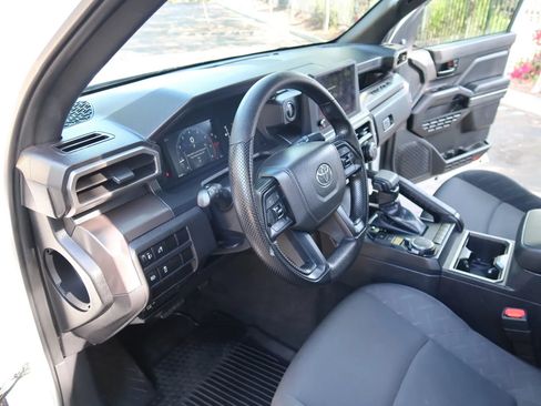 Used 2025 Toyota Tacoma SR5 AWD/4WD image 17