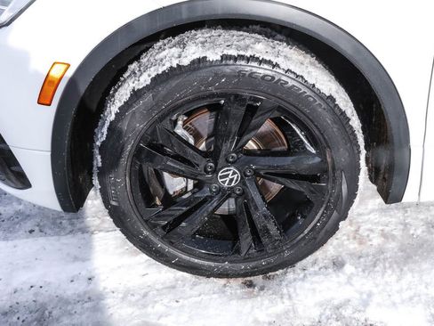 Used 2023 Volkswagen Tiguan SE R-Line image 15