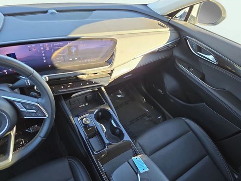 Used 2024 Buick Envision Preferred image 22