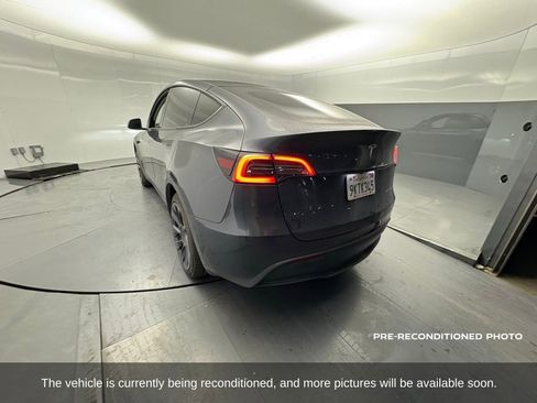 Used 2023 Tesla Model Y Long Range image 3
