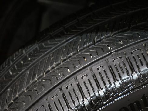 Used 2024 Land Rover Defender 130 X-Dynamic SE image 94