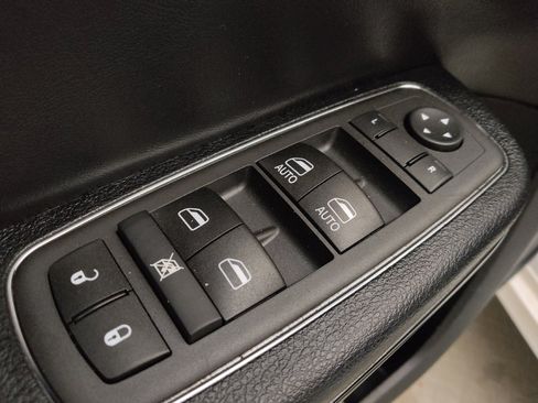 Used 2015 Chrysler 300 S w/ 300S Premium Group RWD image 27