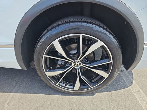 Used 2023 Volkswagen Tiguan SEL R-Line AWD/4WD image 32