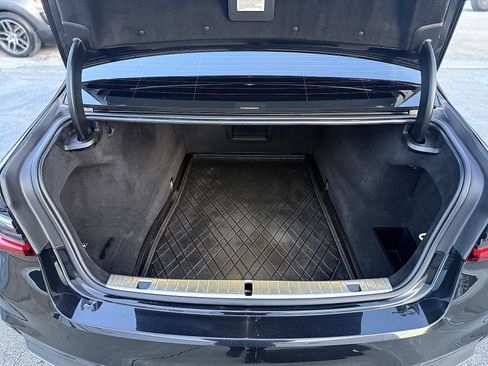 Used 2020 BMW 750i xDrive w/ Executive Package image 11