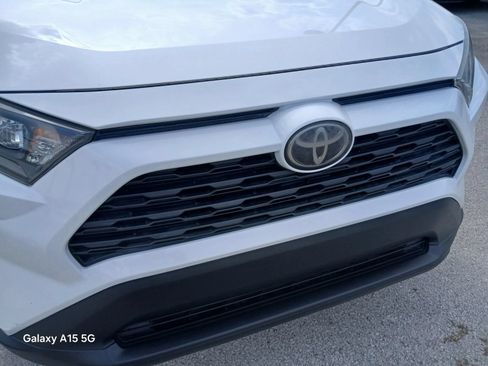 Used 2021 Toyota RAV4 LE FWD image 21