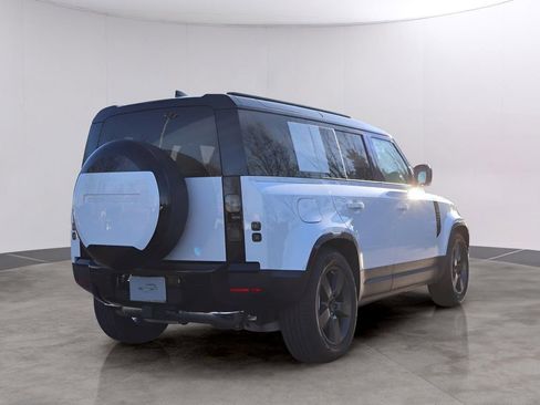 New 2026 Land Rover Defender 110 S image 5