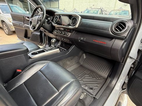 Used 2019 Toyota Tacoma SR image 19