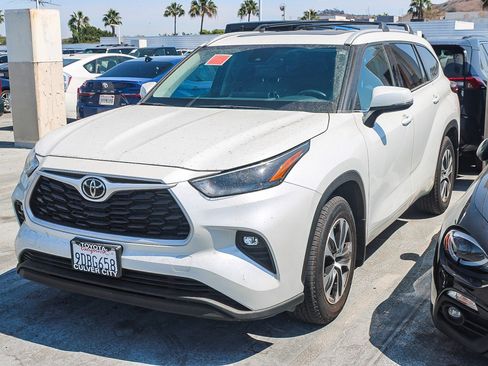 Used 2022 Toyota Highlander XLE FWD image 5