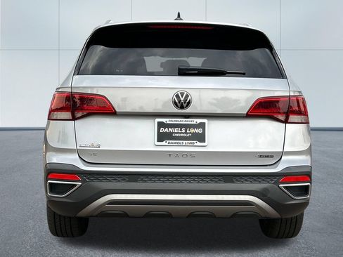 Used 2022 Volkswagen Taos SE FWD image 4
