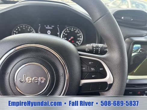 Used 2023 Jeep Renegade Latitude AWD/4WD image 27