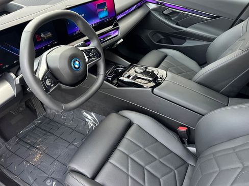 Used 2024 BMW i5 eDrive40i w/ M Sport Package image 11