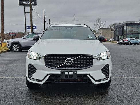 Used 2024 Volvo XC60 B5 Ultimate w/ Climate Package image 2