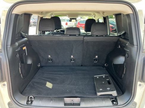 Used 2022 Jeep Renegade Latitude AWD/4WD image 7