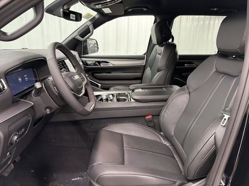 New 2025 Jeep Wagoneer 4WD image 15