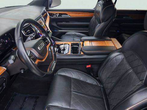 Used 2022 Jeep Grand Wagoneer Series III w/ Flexible Seating Group AWD/4WD image 12