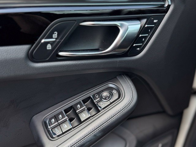 Certified 2022 Porsche Macan AWD/4WD image 14