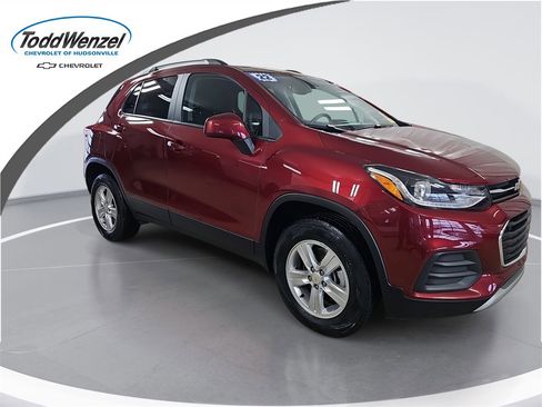 Certified 2022 Chevrolet Trax LT w/ LT Convenience Package image 1