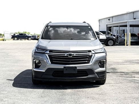 Used 2023 Chevrolet Traverse LT w/ Rear Camera Mirror Package AWD/4WD image 3