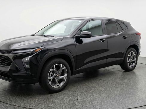 Used 2025 Chevrolet Trax LT image 3