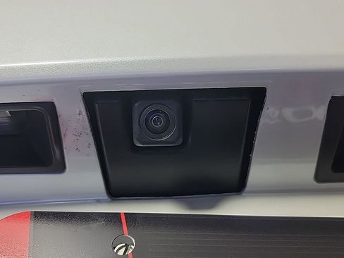 Used 2025 Toyota Sienna XLE w/ XLE Plus Package image 7