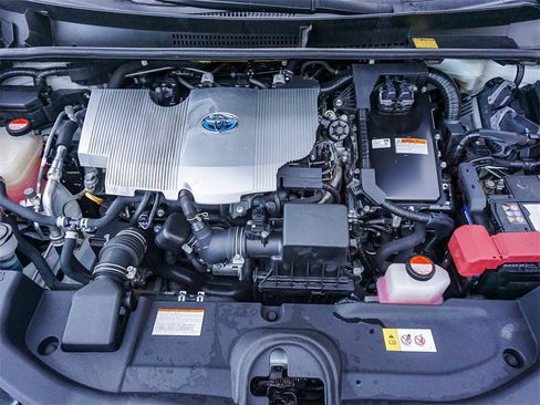 Used 2016 Toyota Prius Three image 23