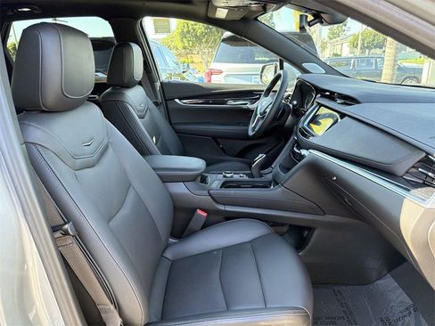 Used 2025 Cadillac XT5 Premium Luxury image 34