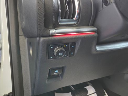 Used 2025 Ford Expedition Platinum w/ Driver's Package image 13