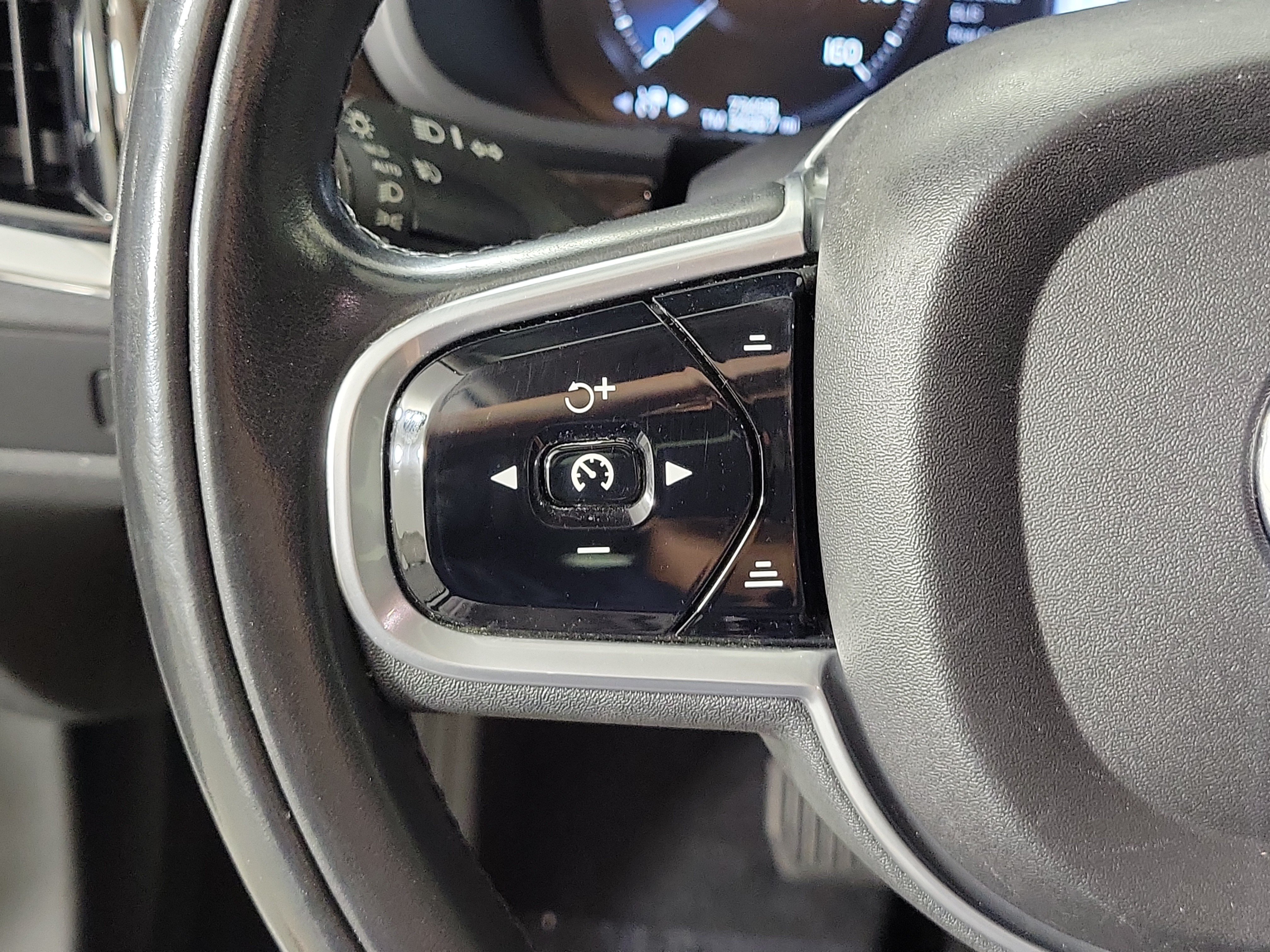 Used 2018 Volvo S90 T5 Momentum w/ Momentum Plus Package AWD/4WD image 13