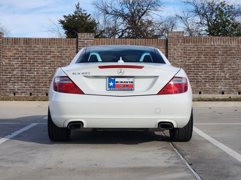 Used 2015 Mercedes-Benz SLK 250 image 7