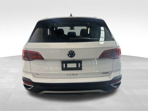 Certified 2024 Volkswagen Taos SE image 7